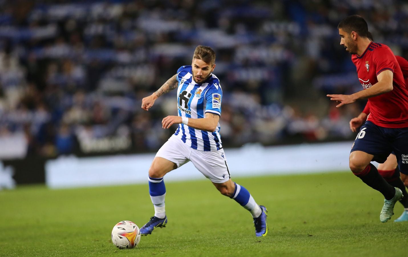 Una Real Sociedad con Pacheco, Djouahra, Martín y Sola se lleva una gran victoria gracias al gol de Aritz en un córner. 