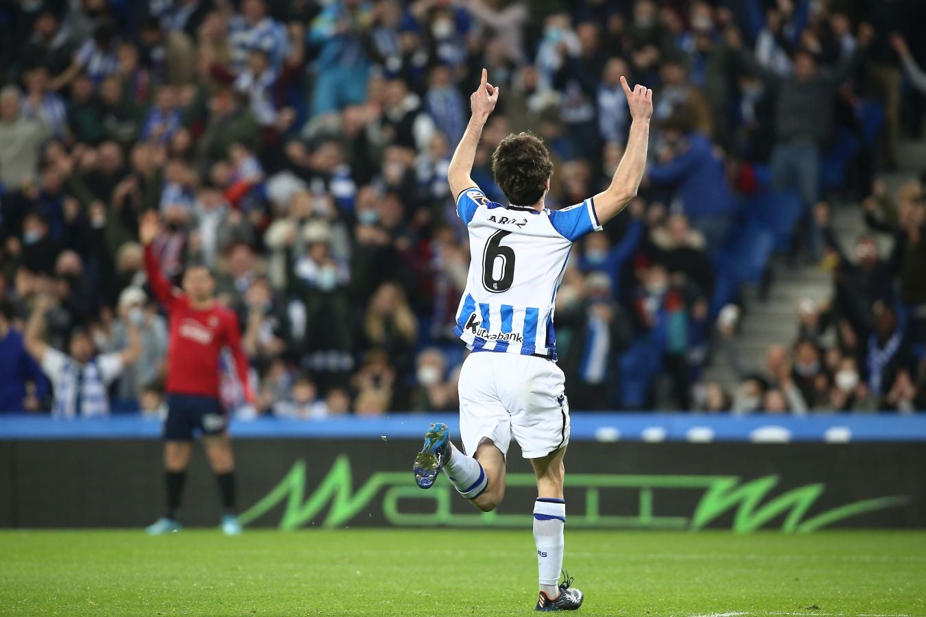 Una Real Sociedad con Pacheco, Djouahra, Martín y Sola se lleva una gran victoria gracias al gol de Aritz en un córner. 