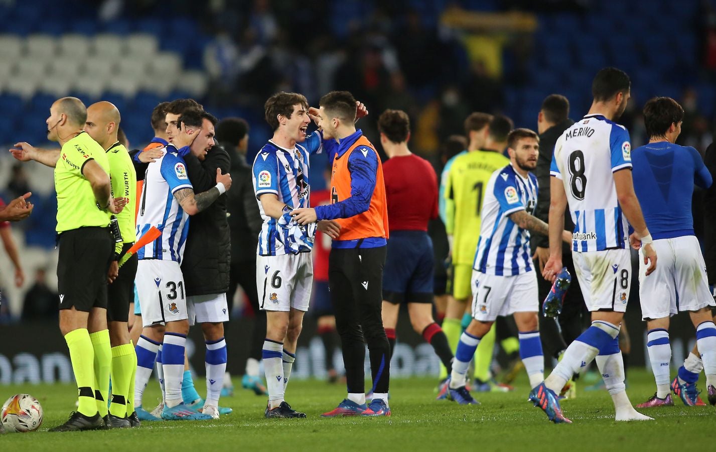 Una Real Sociedad con Pacheco, Djouahra, Martín y Sola se lleva una gran victoria gracias al gol de Aritz en un córner. 