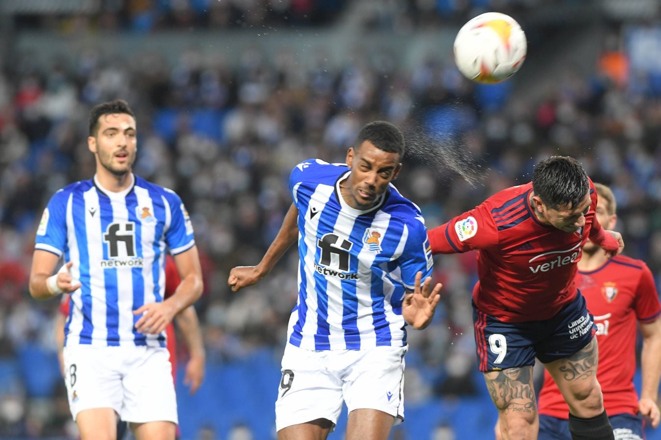 Una Real Sociedad con Pacheco, Djouahra, Martín y Sola se lleva una gran victoria gracias al gol de Aritz en un córner. 