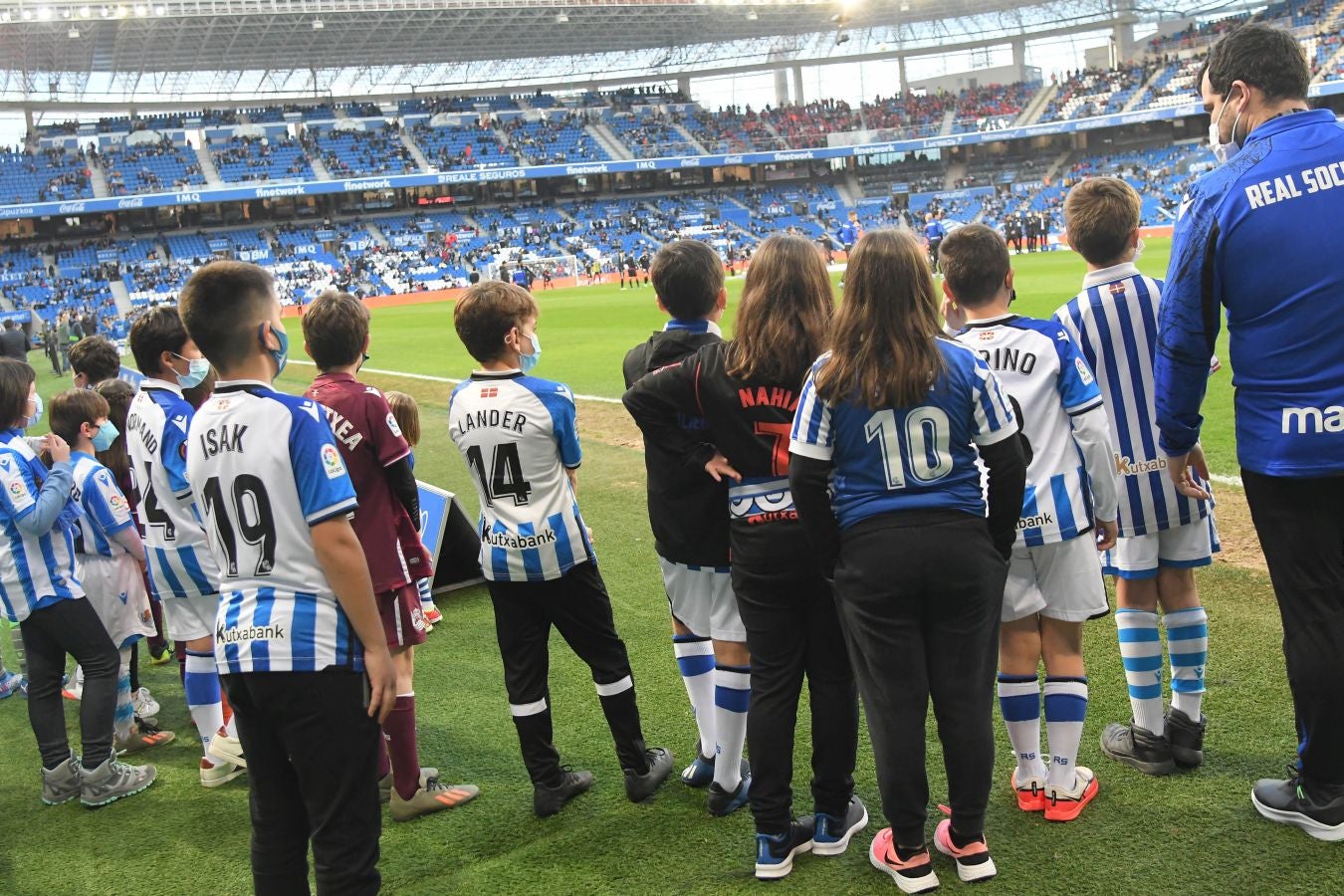 Una Real Sociedad con Pacheco, Djouahra, Martín y Sola se lleva una gran victoria gracias al gol de Aritz en un córner. 