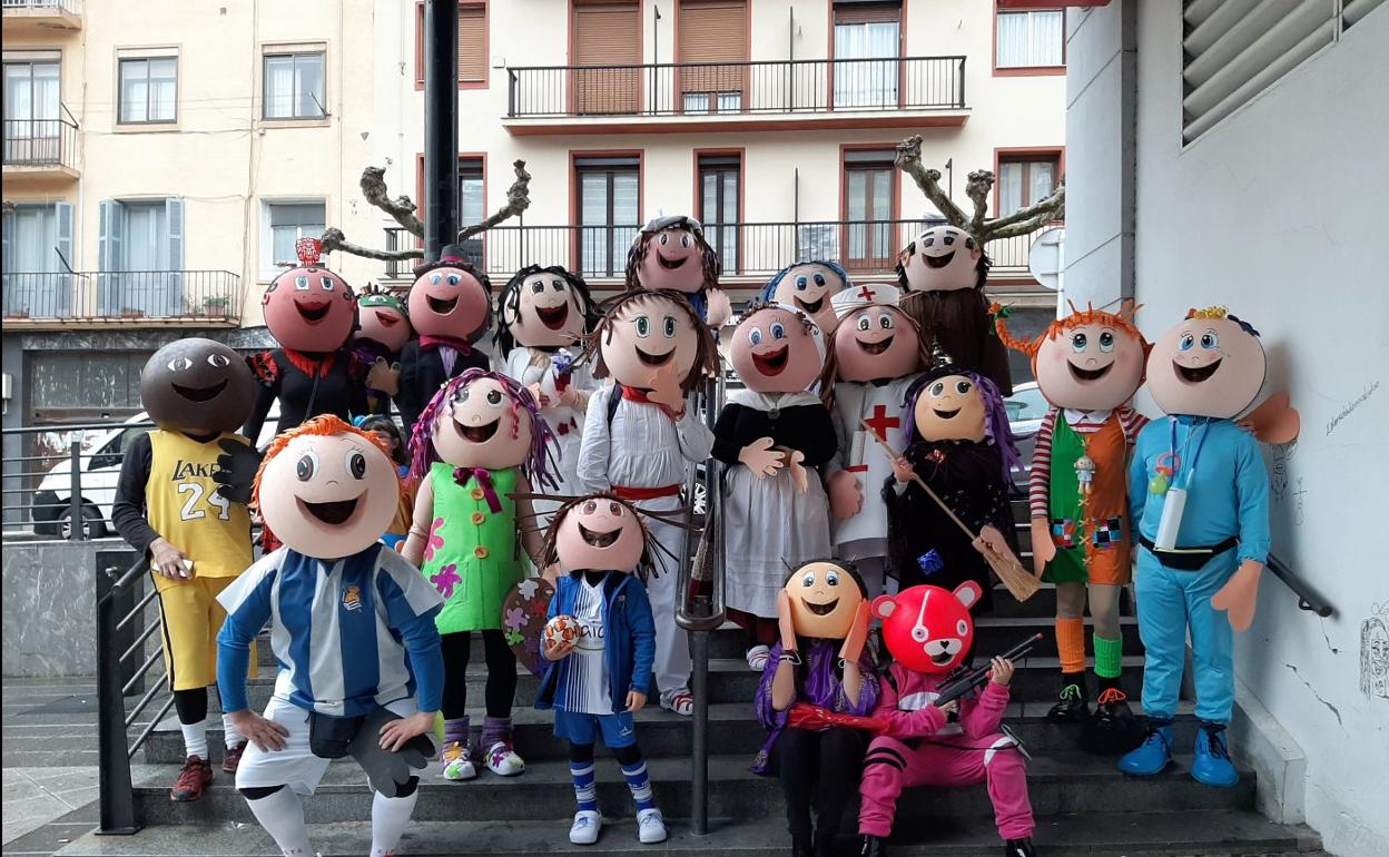 Las cuadrillas de Trintxerpe volverán a hacer gala de su humor e imaginación en esta nueva edición del Carnaval. 