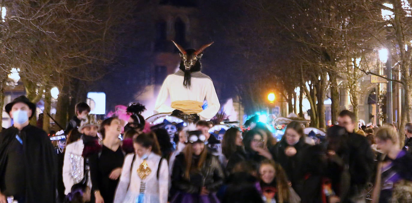 Fotos: Lloros y llamas en el Entierro de la Sardina en Donostia