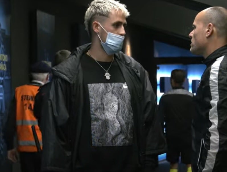 Januzaj y Mateu, hablando.