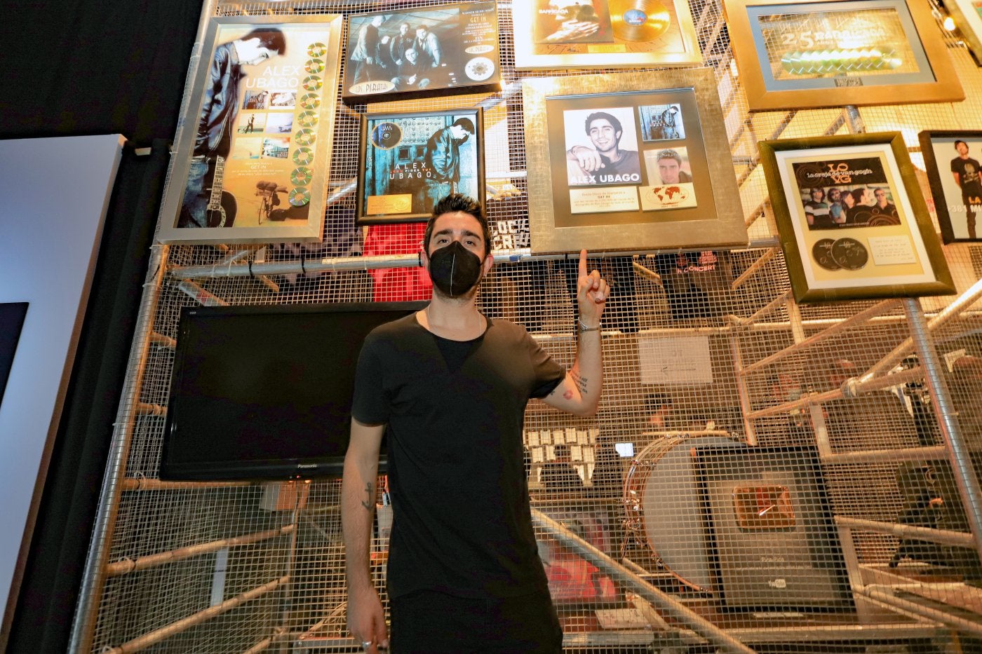 Alex Ubago, en la inauguración de la muestra de Tabakalera. 