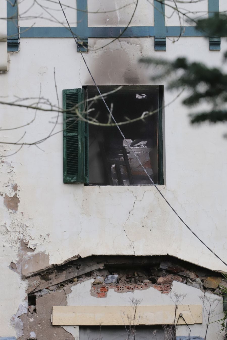 Fotos: Sofocan un incendio declarado en una casa de Loiola