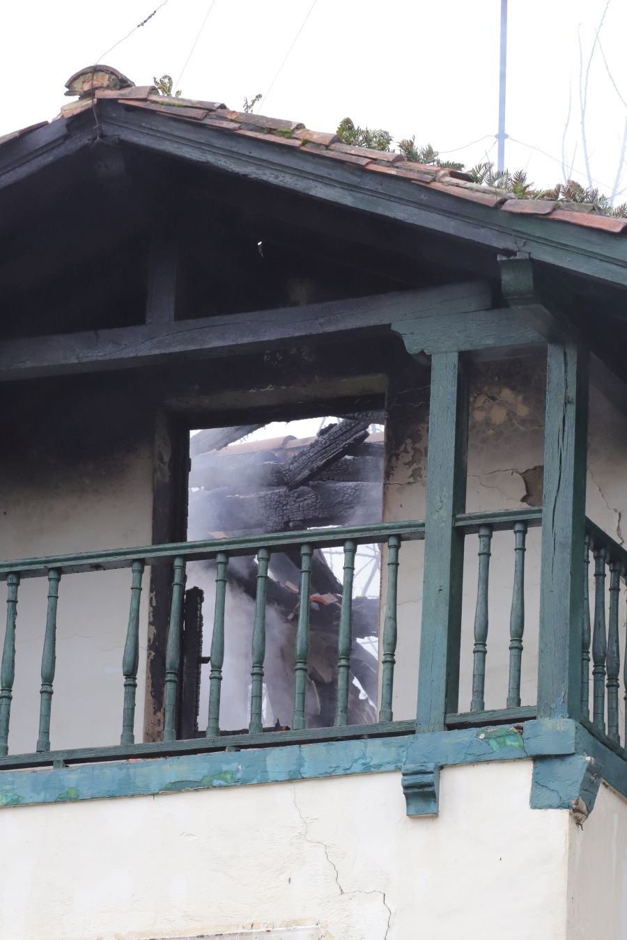 Fotos: Sofocan un incendio declarado en una casa de Loiola