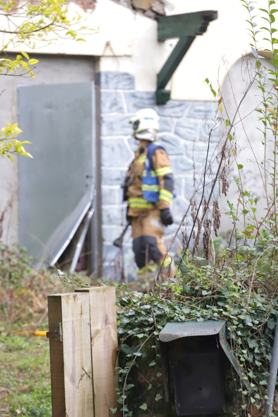 Fotos: Sofocan un incendio declarado en una casa de Loiola