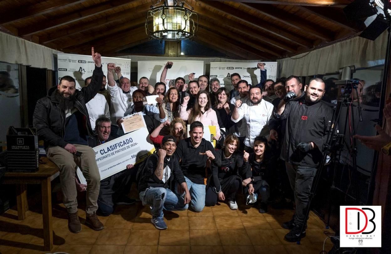 Finalistas y organizadores del concurso reunidos en el restaurante 'La Juanita', donde se entregaron los premios.