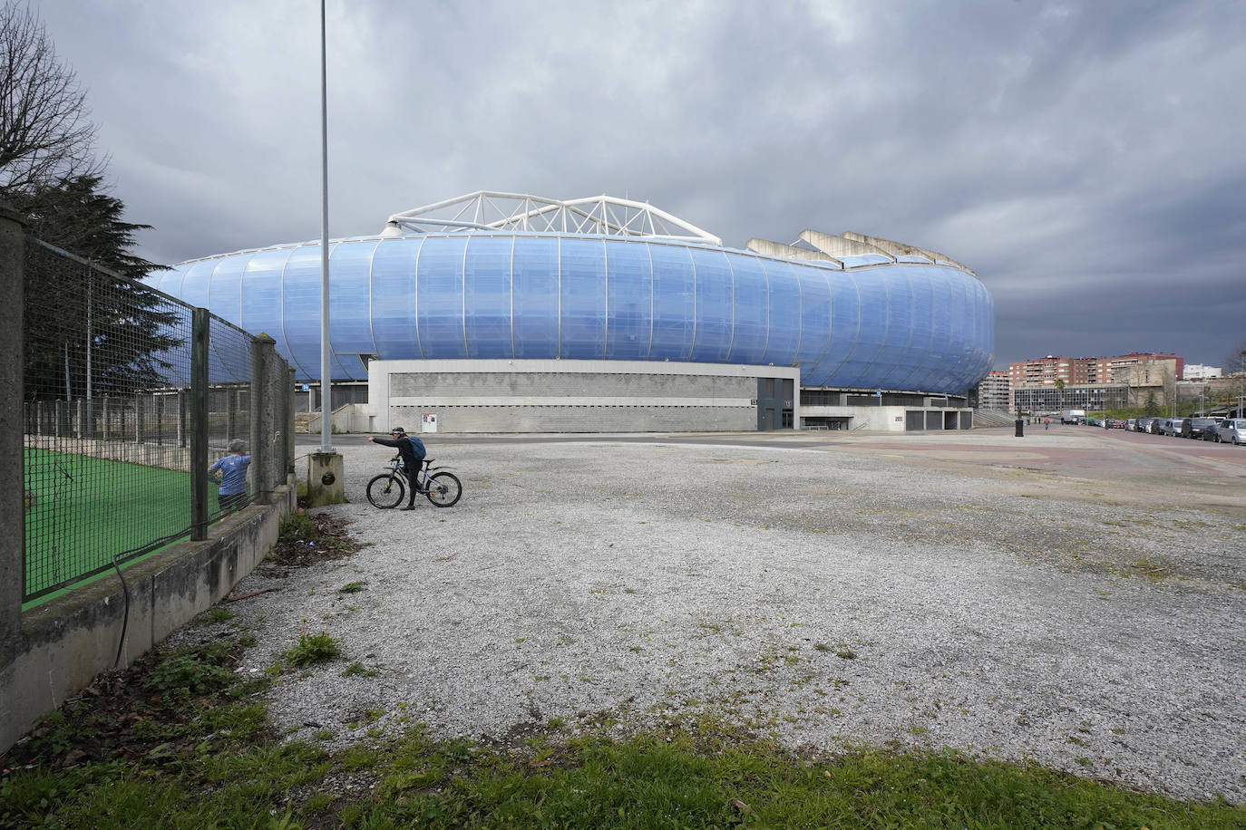 Fotos: Un tercio de los alrededores del estadio de Anoeta se reurbanizarán a finales de año