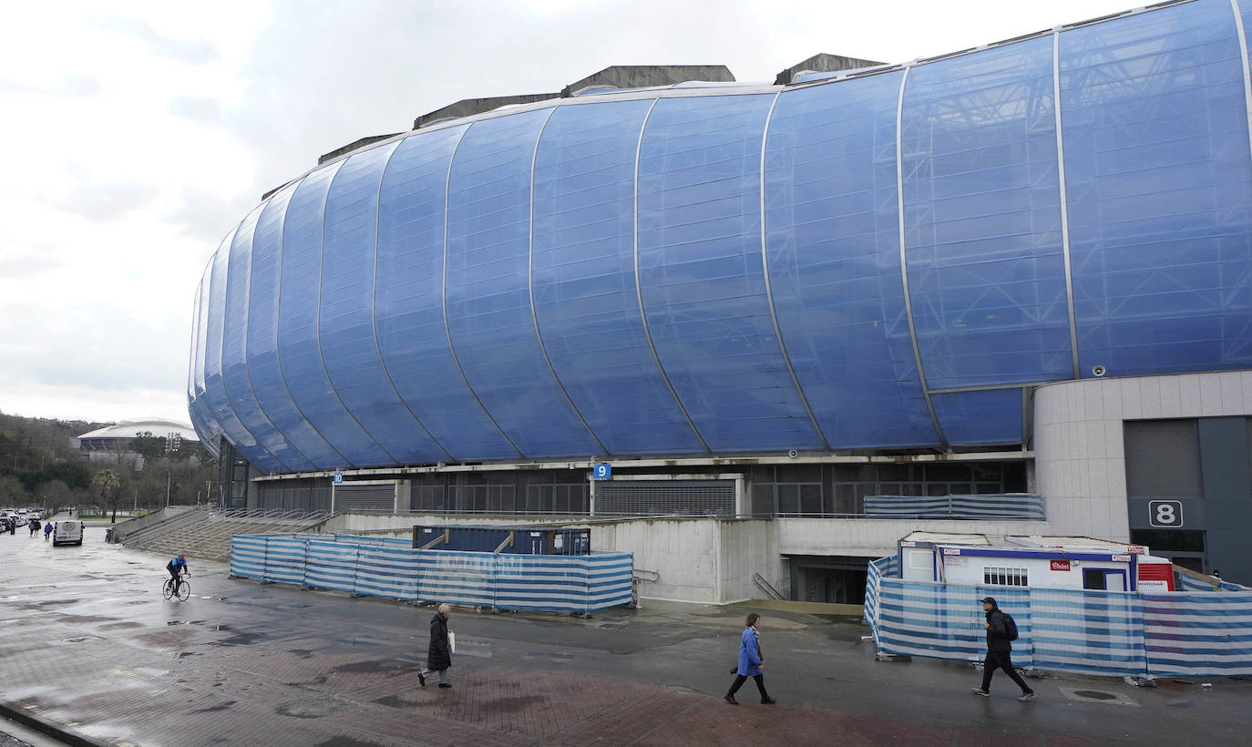 Fotos: Un tercio de los alrededores del estadio de Anoeta se reurbanizarán a finales de año