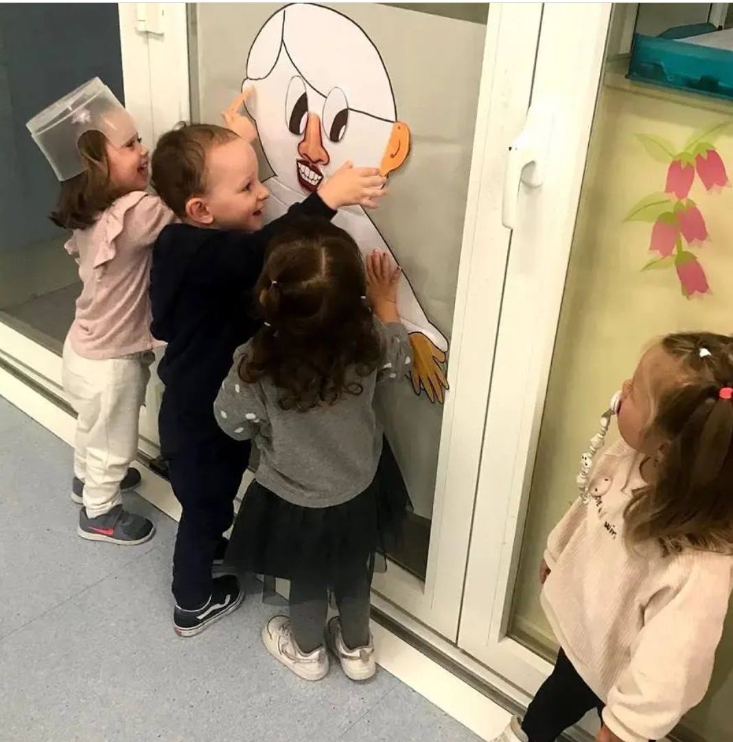 Los más pequeños aprenden jugando.