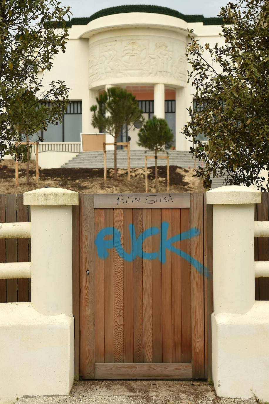 Fotos: Atacan la mansión de la exmujer de Putin en Anglet