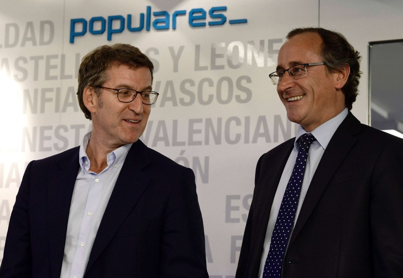 Alberto Núñez Feijóo y Alfonso Alonso en una reunión del comité ejecutivo del PP en Madrid, en 2016. 