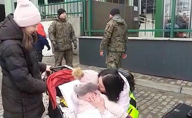 El convoy humanitario de DYA Gipuzkoa en el que viaja DV recoge a los primeros refugiados