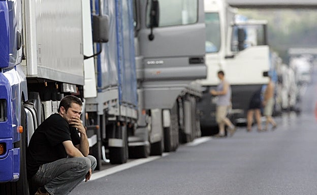 Los transportistas de Gipuzkoa alertan que están al borde de tener que parar