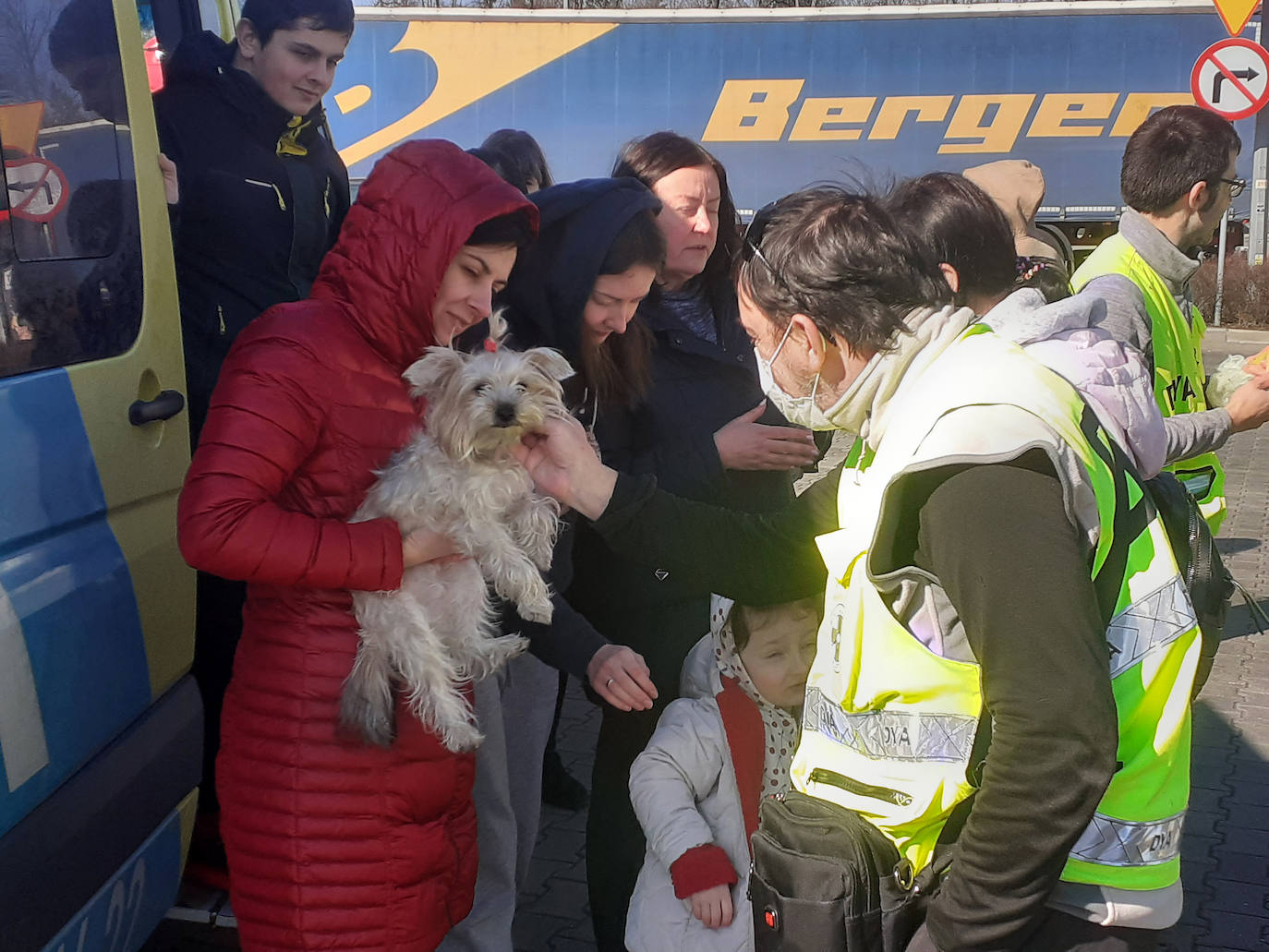 Fotos: El Convoy de DYA llega este viernes a Donostia con refugiados ucranianos