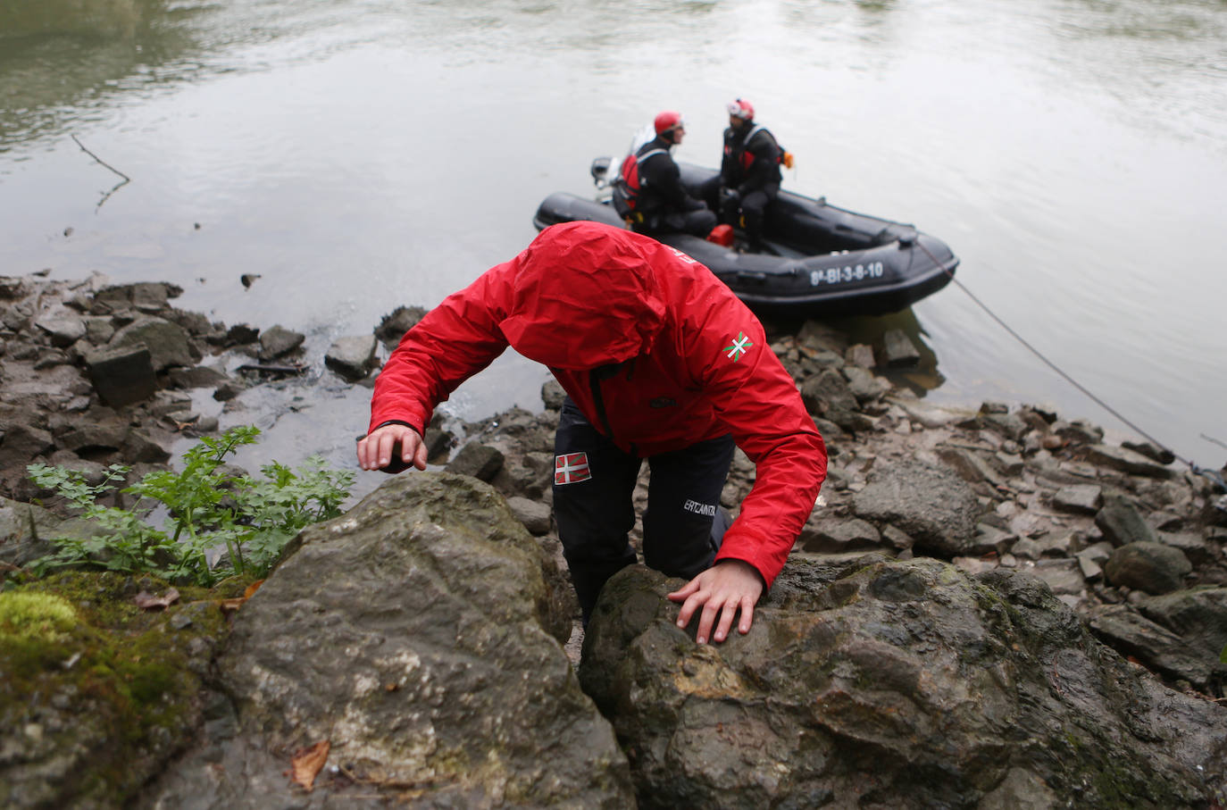 Fotos: Búsqueda de un migrante desaparecido en aguas del Bidasoa