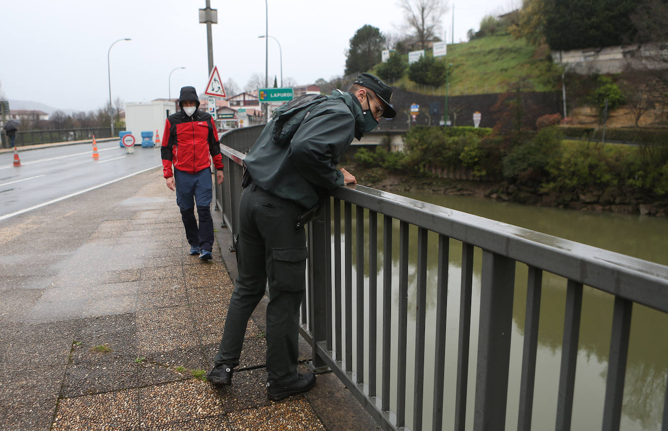 Fotos: Búsqueda de un migrante desaparecido en aguas del Bidasoa