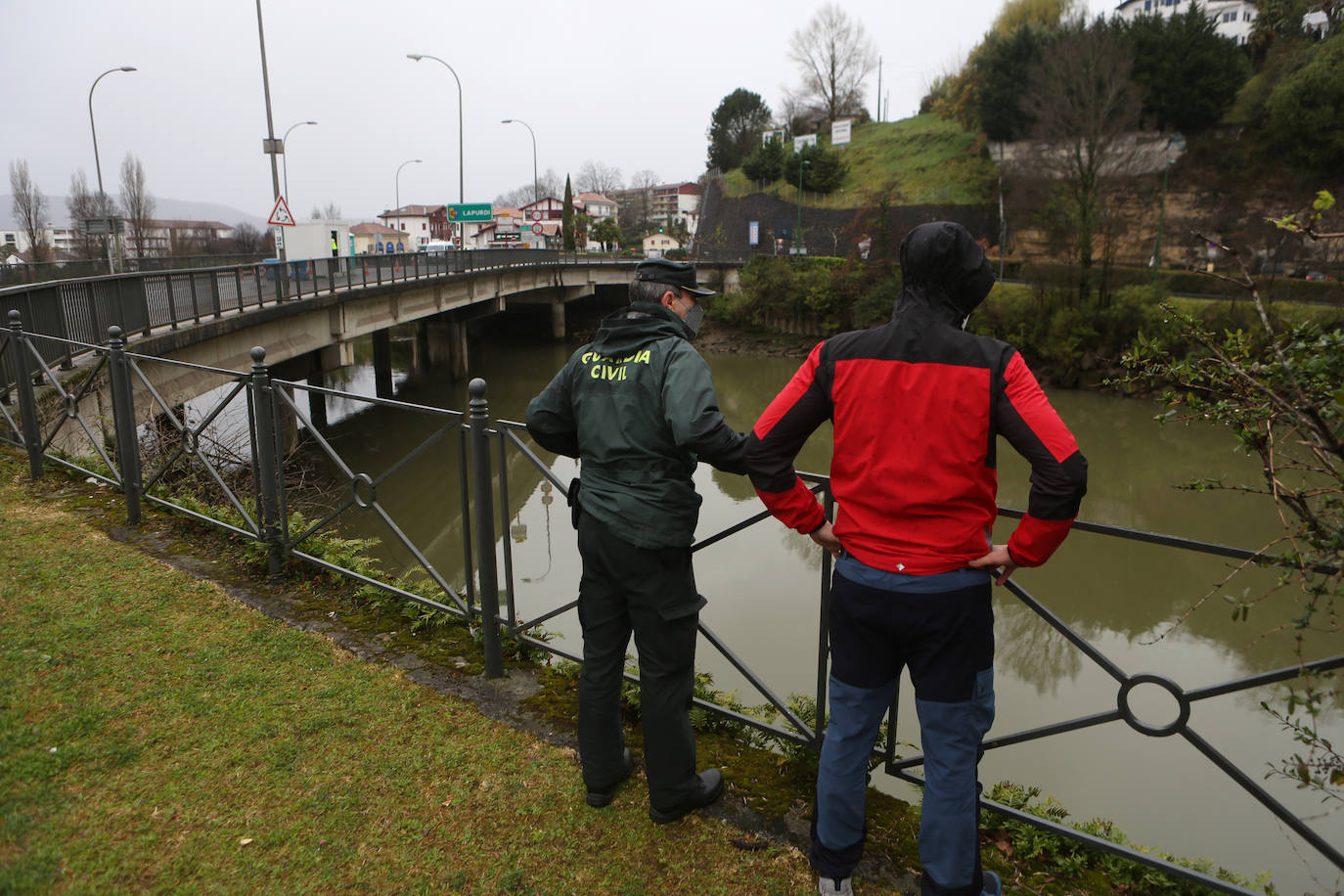 Fotos: Búsqueda de un migrante desaparecido en aguas del Bidasoa