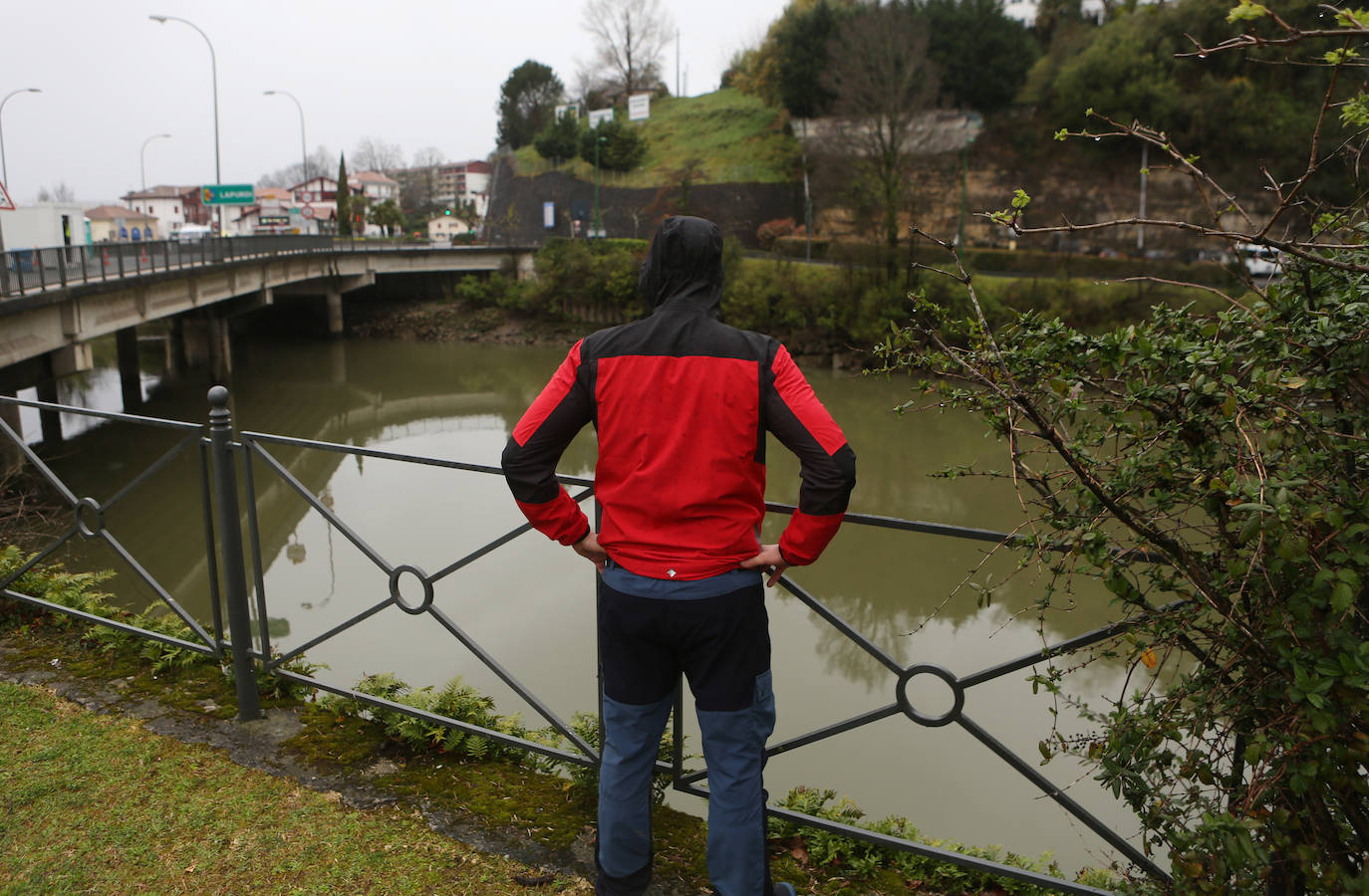 Fotos: Búsqueda de un migrante desaparecido en aguas del Bidasoa