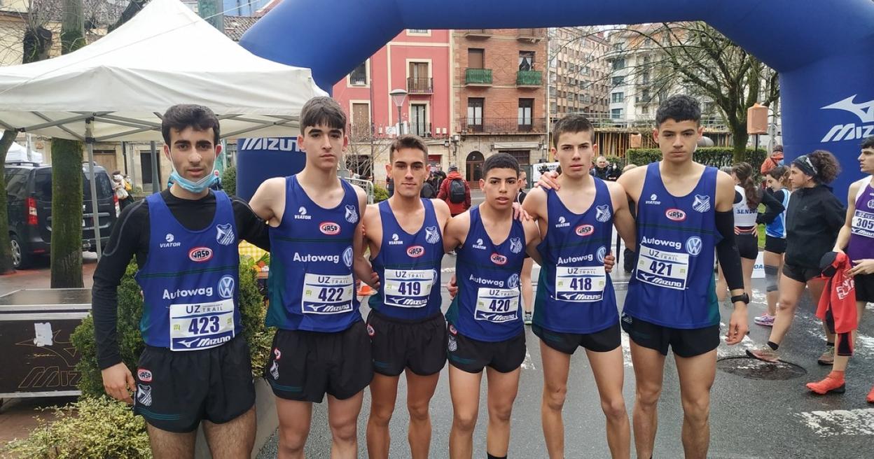 Samuel Vega, Eneko Oliveira, Unax García, Ayoub Hssine, Ethan Cabanillas y Jokin Leunda en el Trail de Euskadi.