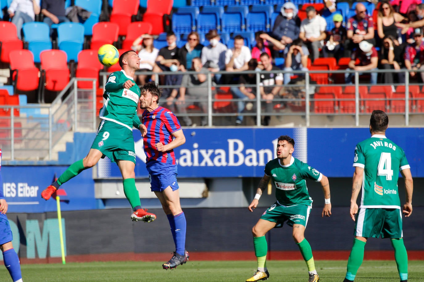 Fotos: El Eibar sigue en lo más alto de la tabla