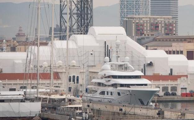 El Valerie, amarrado en el Puerto de Barcelona hace pocos días.