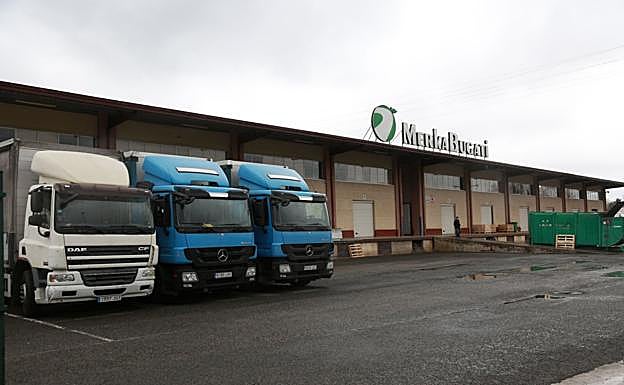 Los gobiernos instan a solucionar ya la huelga del transporte para evitar desabastecimientos