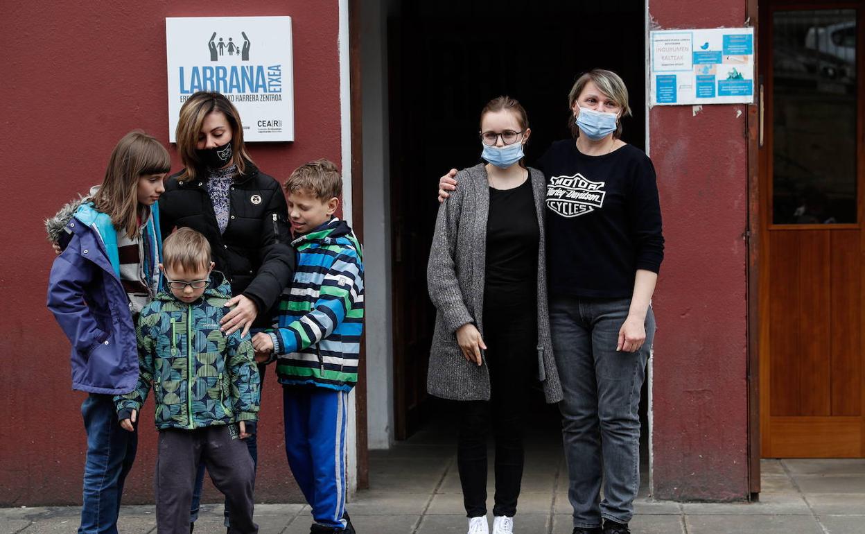 Varios refugiados ucranianos en el centro de acogida de Oñati