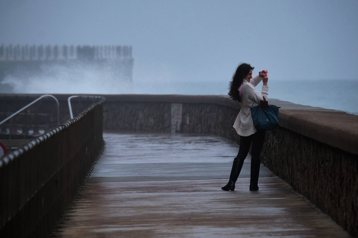 Fotos: Olas en el Paseo Nuevo de Donostia