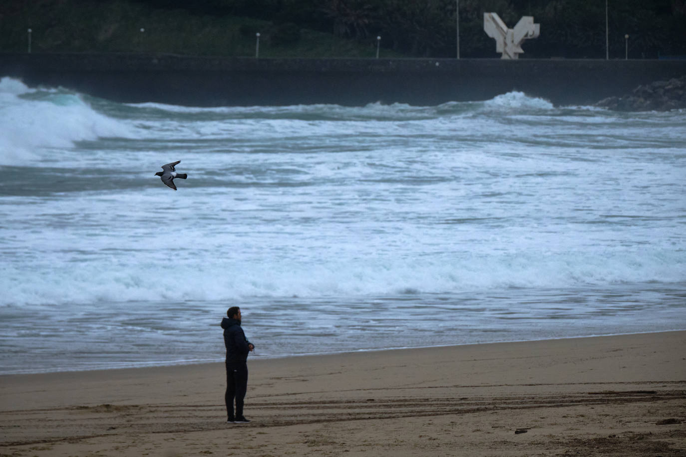 Fotos: Olas en el Paseo Nuevo de Donostia