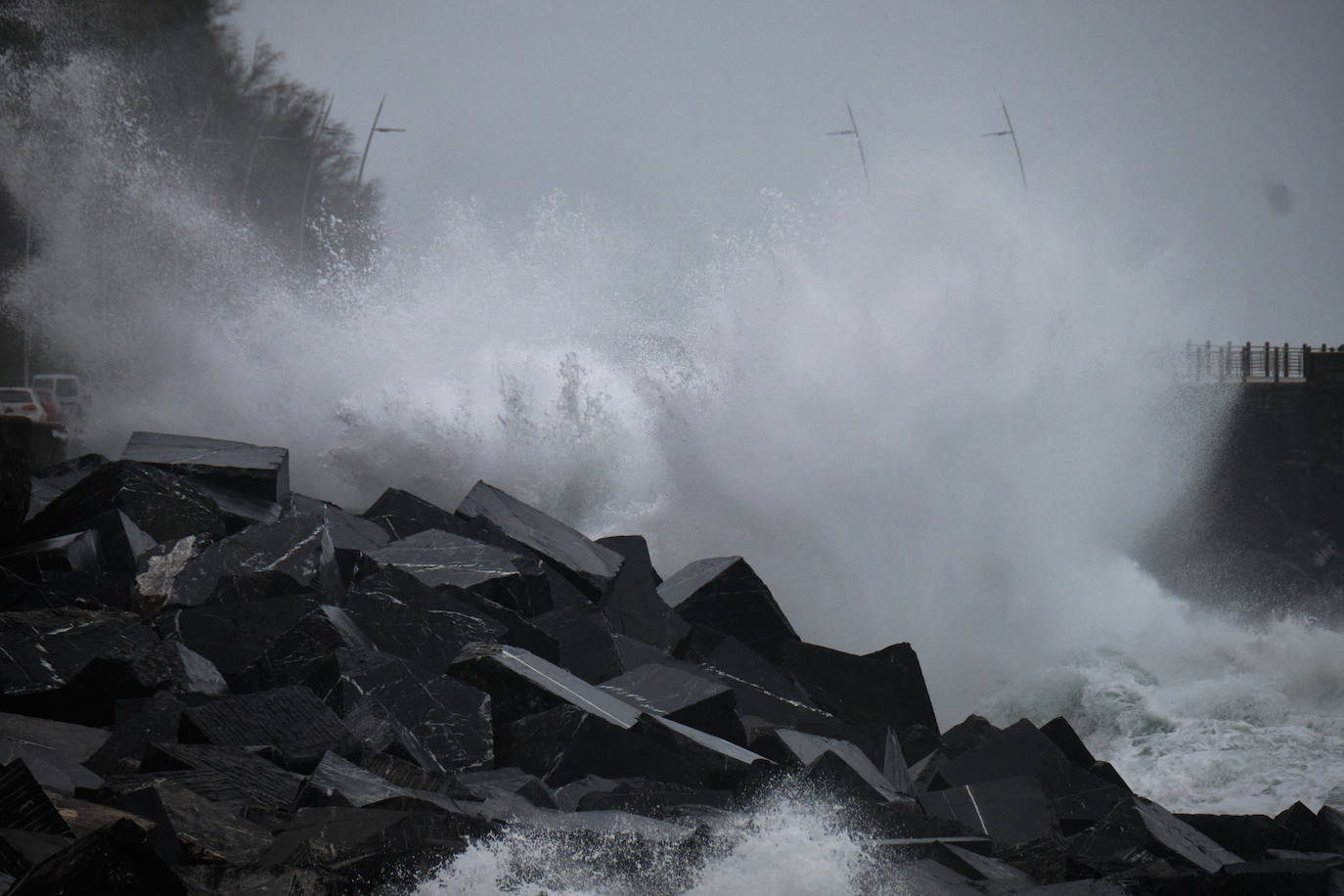 Fotos: Olas en el Paseo Nuevo de Donostia