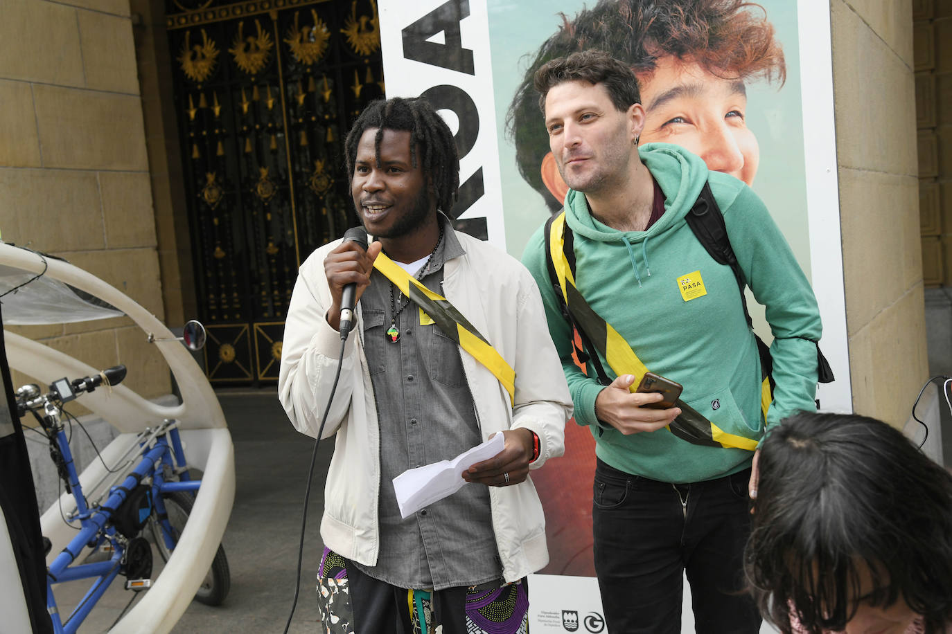 Fotos: Varios centenares de personas han participado en la marcha antirracista convocada por SOS Arrazakeria
