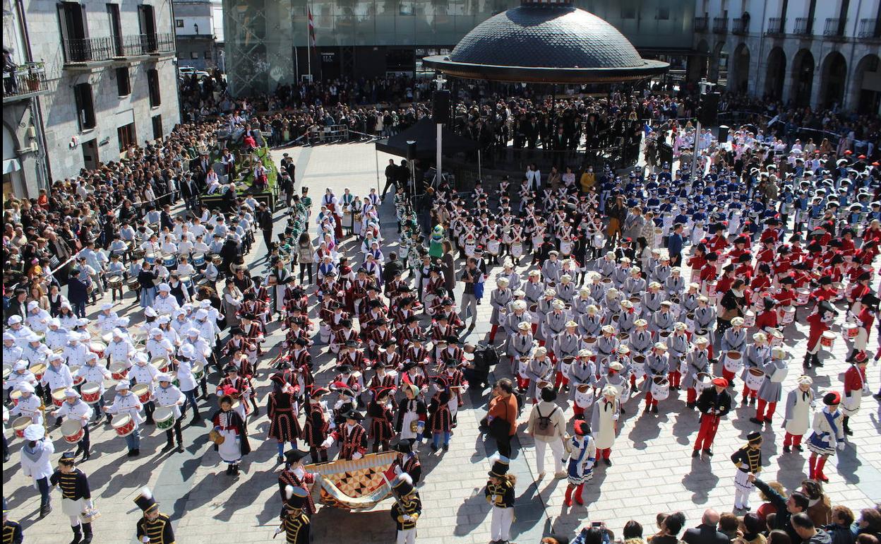 Azpeitia celebró el domingo 13 la tamborrada infantil de San Sebastián que se pospuso por la pandemia.