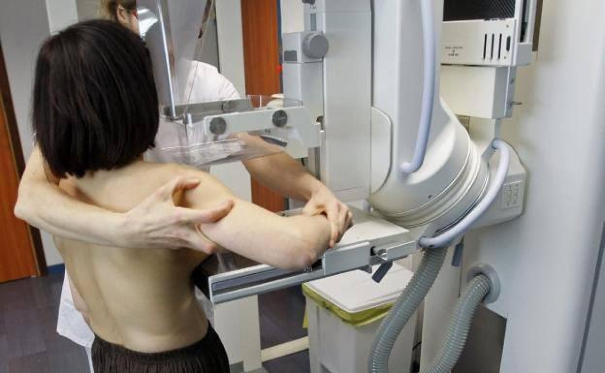 Osakidetza reconoce un «impacto negativo» de la pandemia en las muertes por cáncer