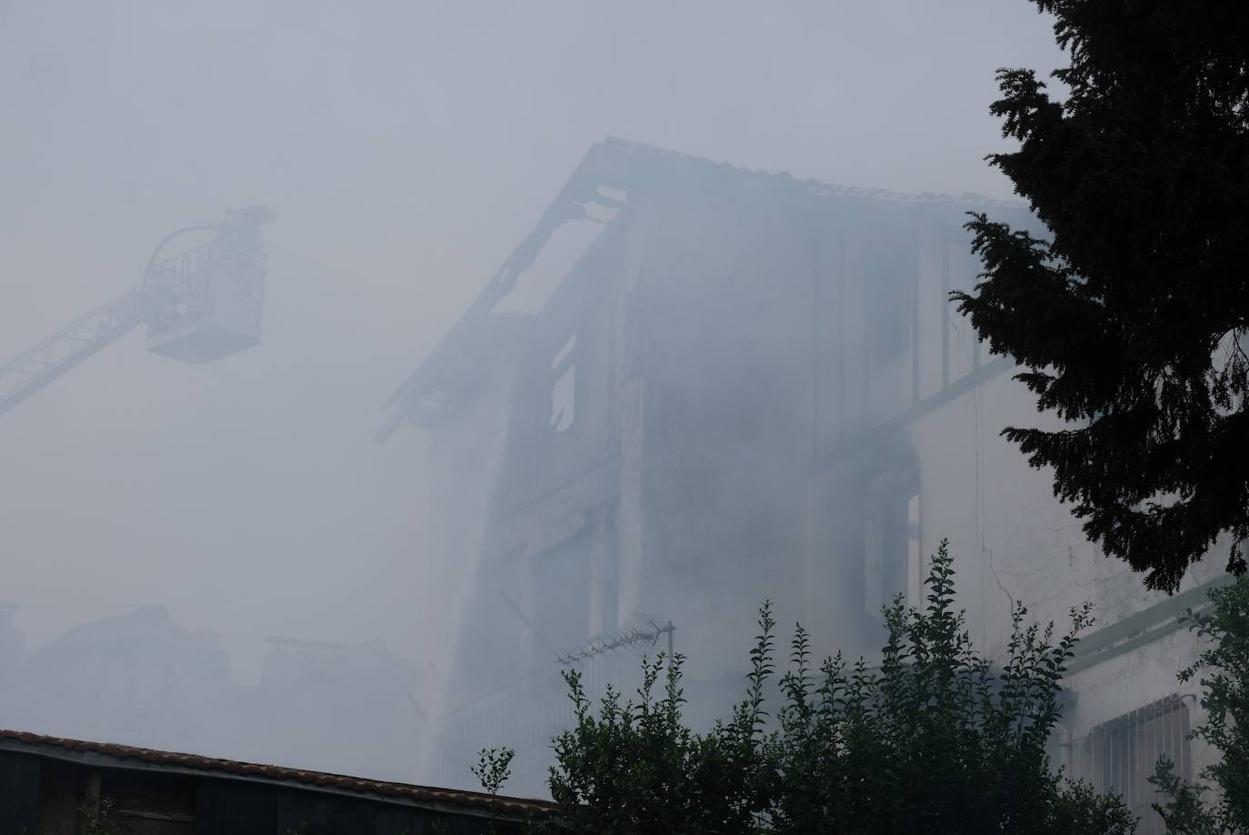 Fotos: Espectacular incendio en una villa en Jai Alai