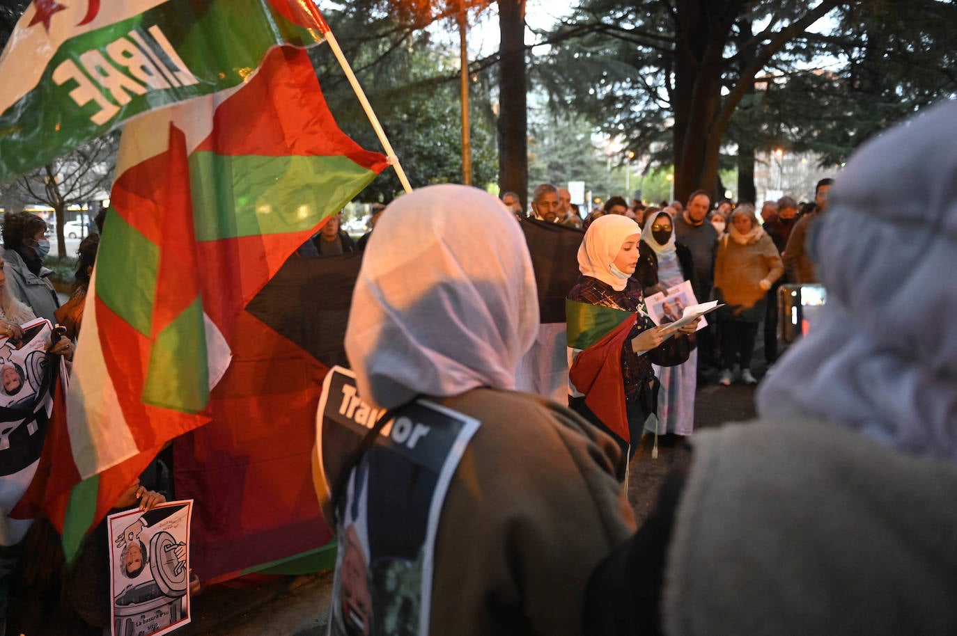 Fotos: Protesta en Donostia por el giro del Gobierno central sobre el Sáhara