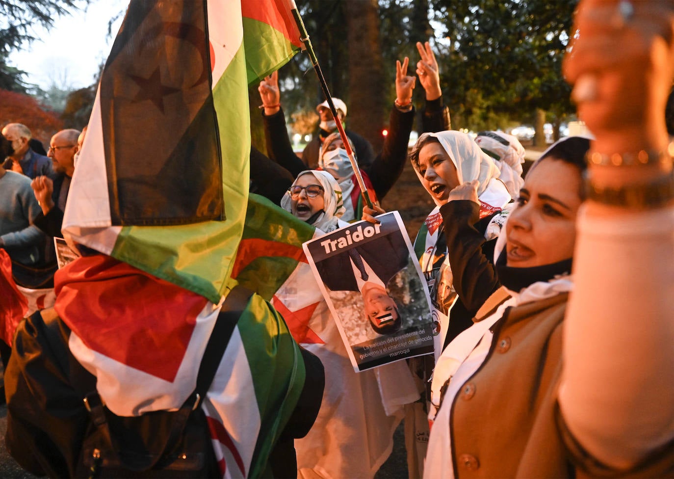 Fotos: Protesta en Donostia por el giro del Gobierno central sobre el Sáhara