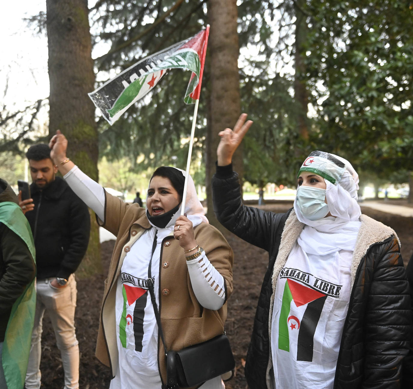Fotos: Protesta en Donostia por el giro del Gobierno central sobre el Sáhara