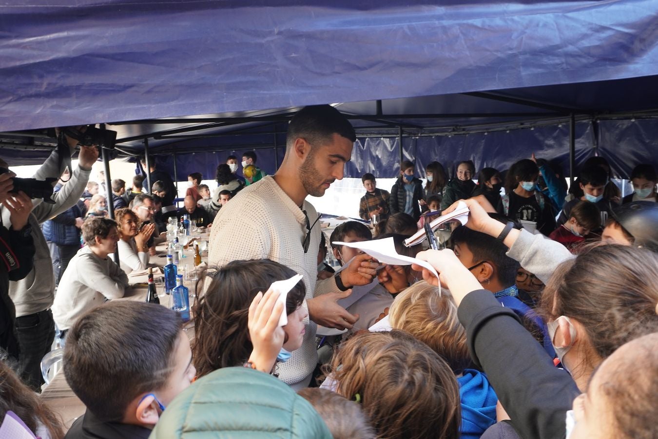 Fotos: La plantilla de la Real se conjura en el Xixario de Orio