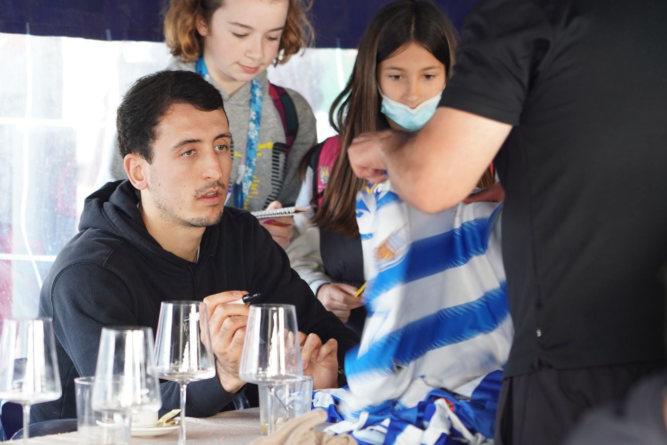 Fotos: La plantilla de la Real se conjura en el Xixario de Orio