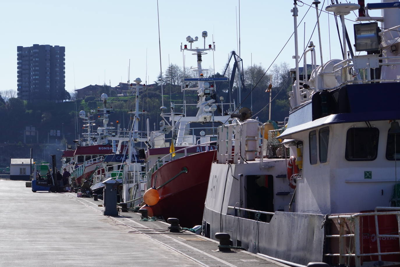 La flota vasca de bajura permanecerá amarrada hasta el lunes