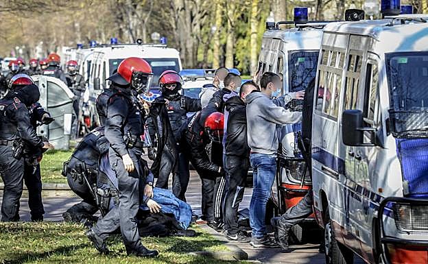 Despliegue policial esta mañana en el campus de Álava.