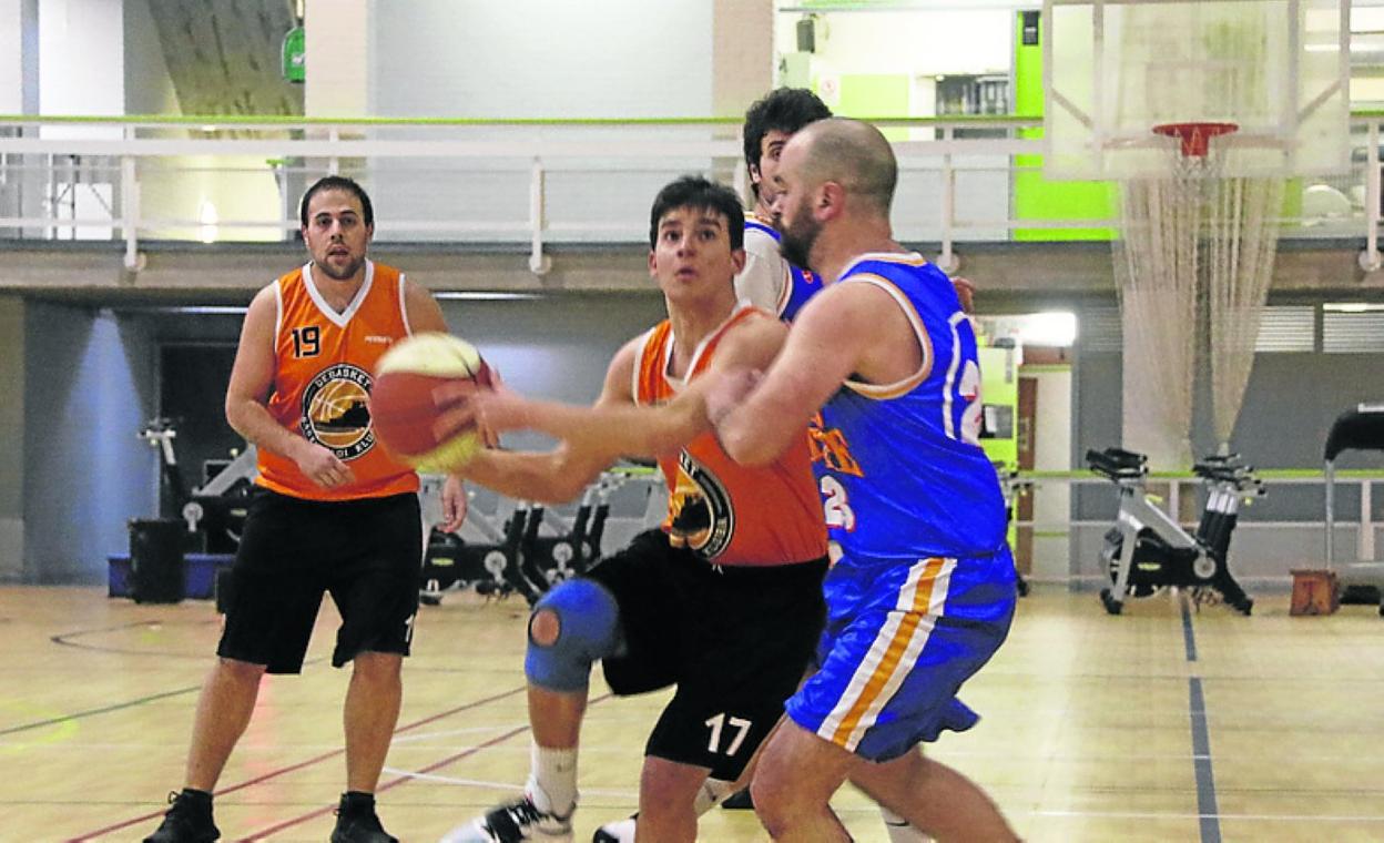 Sergi fue el máximo anotador del Perosanz Debasket. 