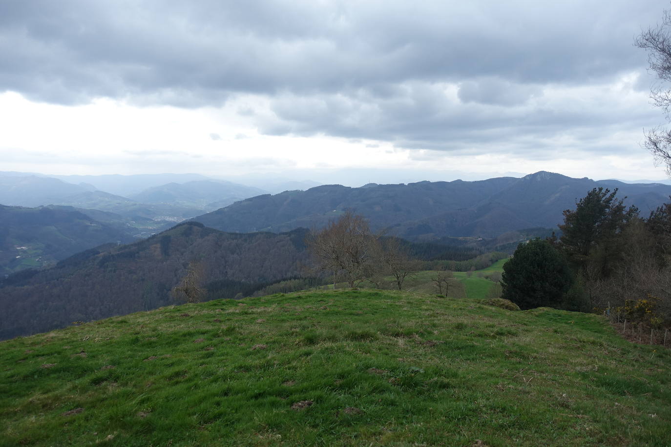 Fotos: Intxur, por el antiguo castro de Tolosaldea