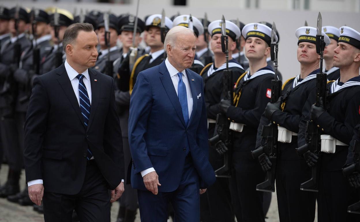 Biden llama «carnicero» a Putin durante una visita a un campo de refugiados en Polonia