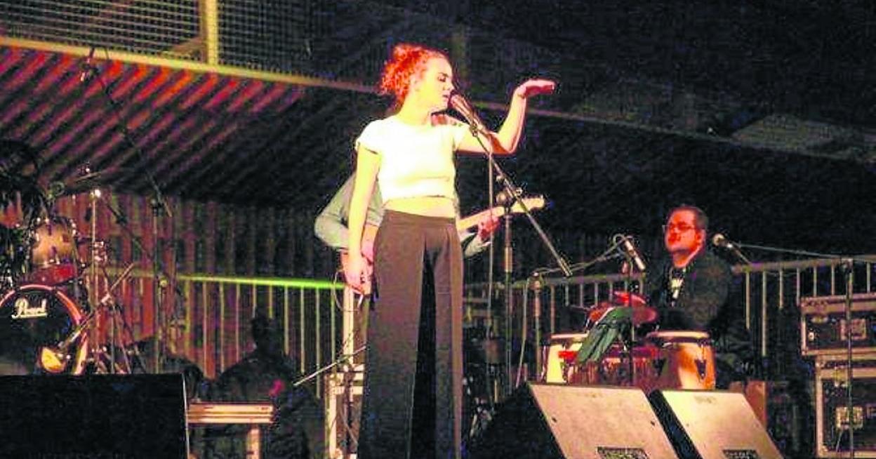 La hernaniarra Ainhoa Larrañaga se acercará a Erribera a interpretar su nuevo trabajo entre otros. 