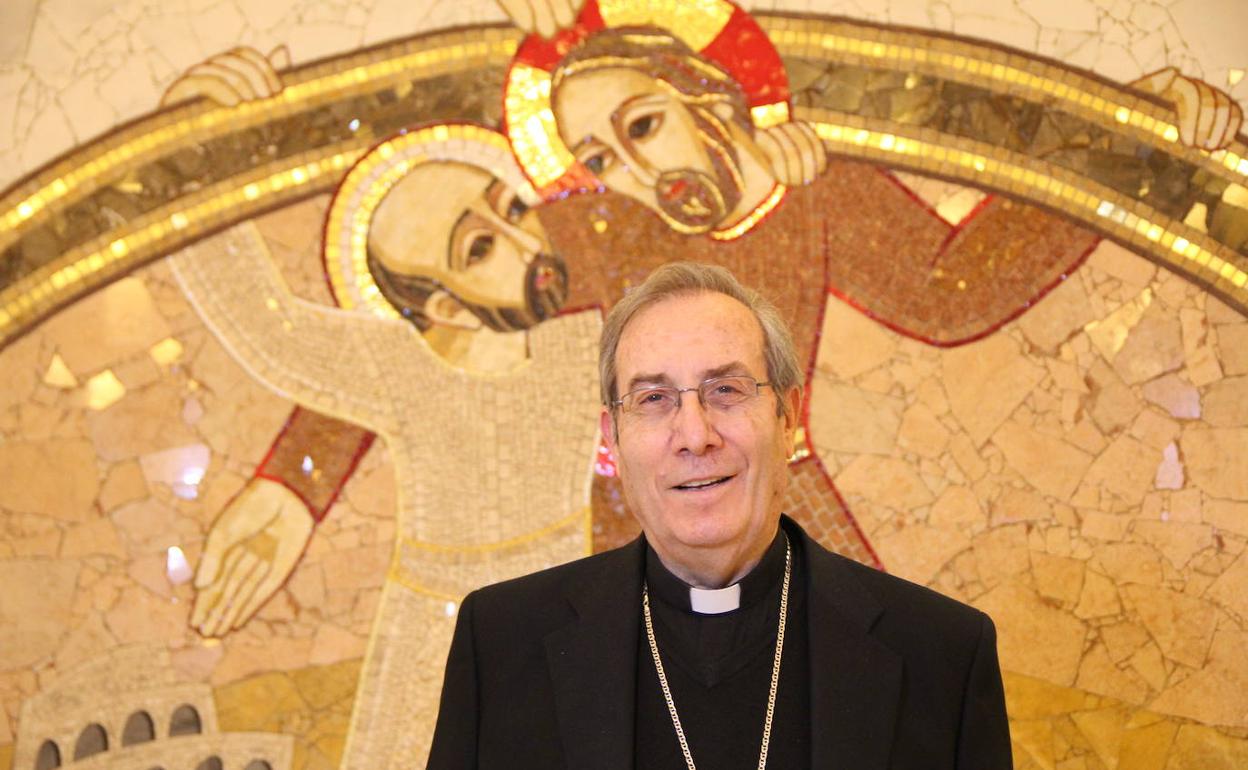 Francisco Pérez, arzobispo de Pamplona y obispo de Tudela, tomó posesión de su cargo como administrador de la Diócesis de San Sebastián el pasado 16 de febrero.