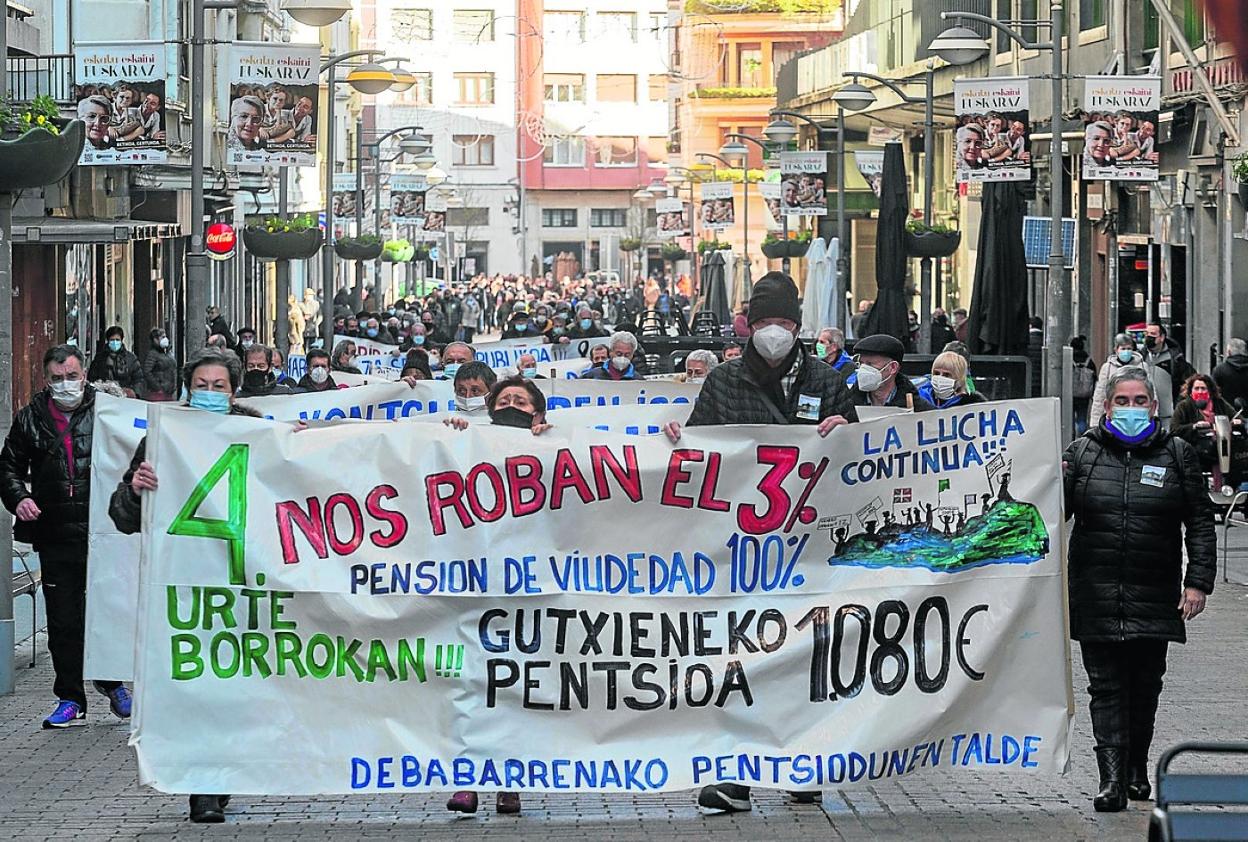 Los pensionistas volverán a manifestarse mañana lunes contra las dificultades de gestión en los bancos. 